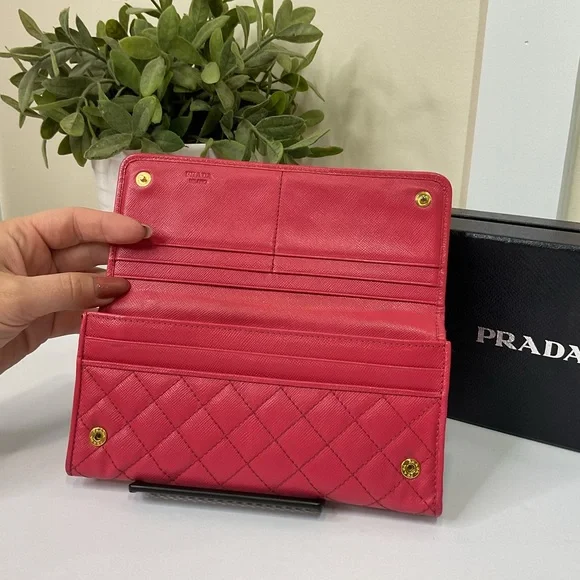 SOLD Prada Authentic Saffiano Fuchsia Quilted Wallet - Picture 5 of 13